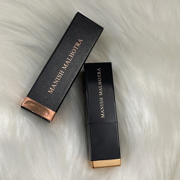 Manish Malhotra beauty by Myglamm soft matte lipstick | NWT | classy red - Picture 11 of 14